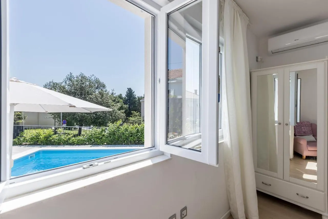 Villa Katess With Heated Pool Split