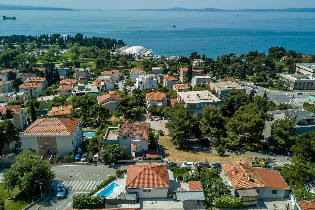Villa Katess With Heated Pool Split
