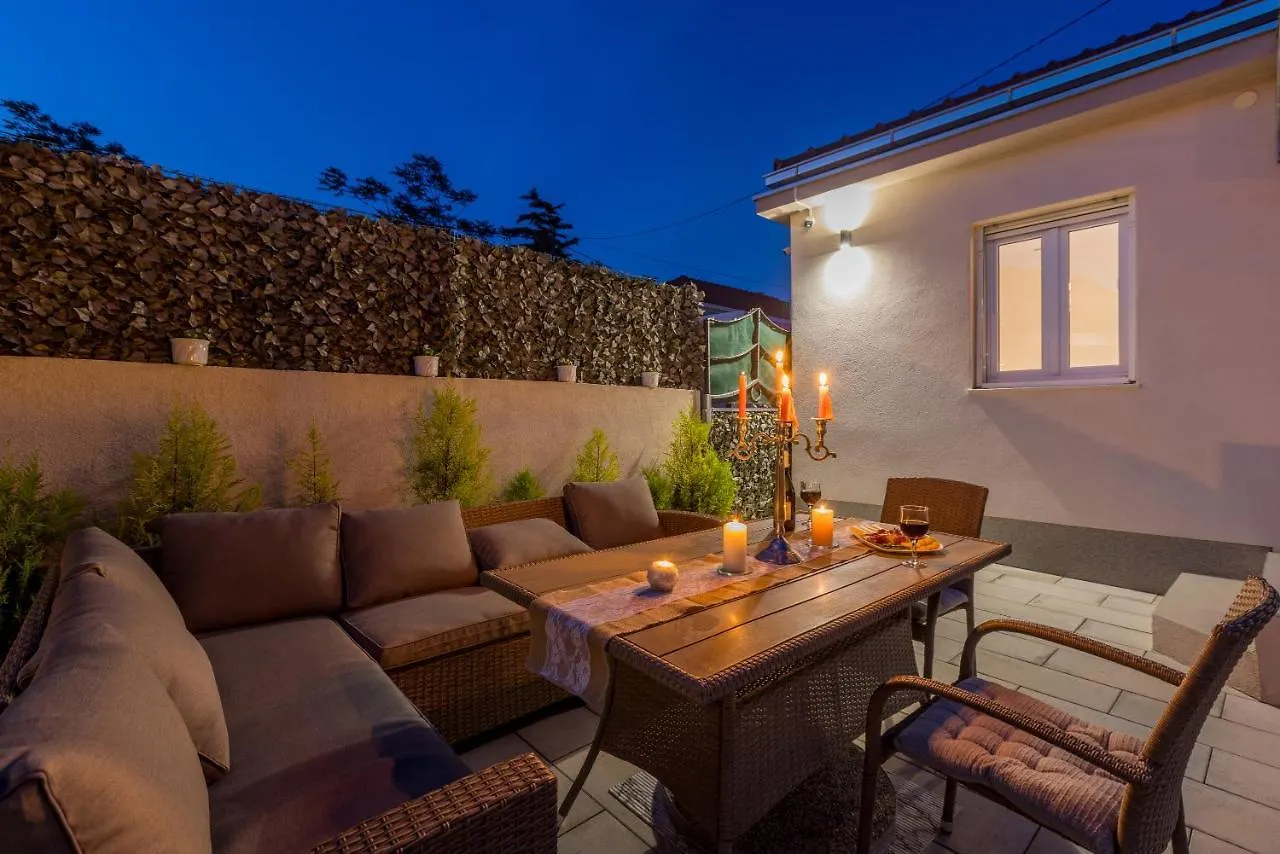Villa Katess With Heated Pool Split