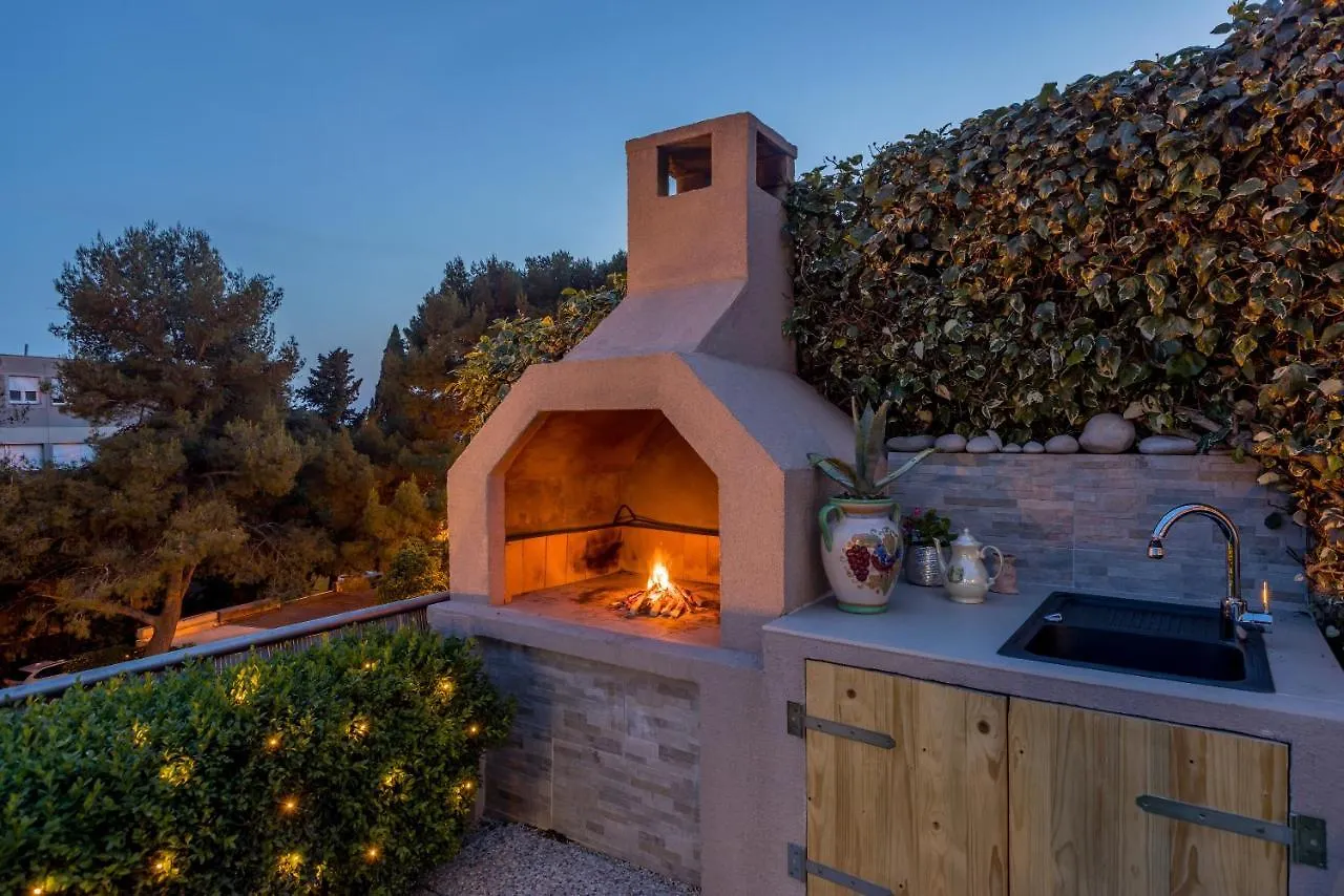 Villa Katess With Heated Pool 스플리트