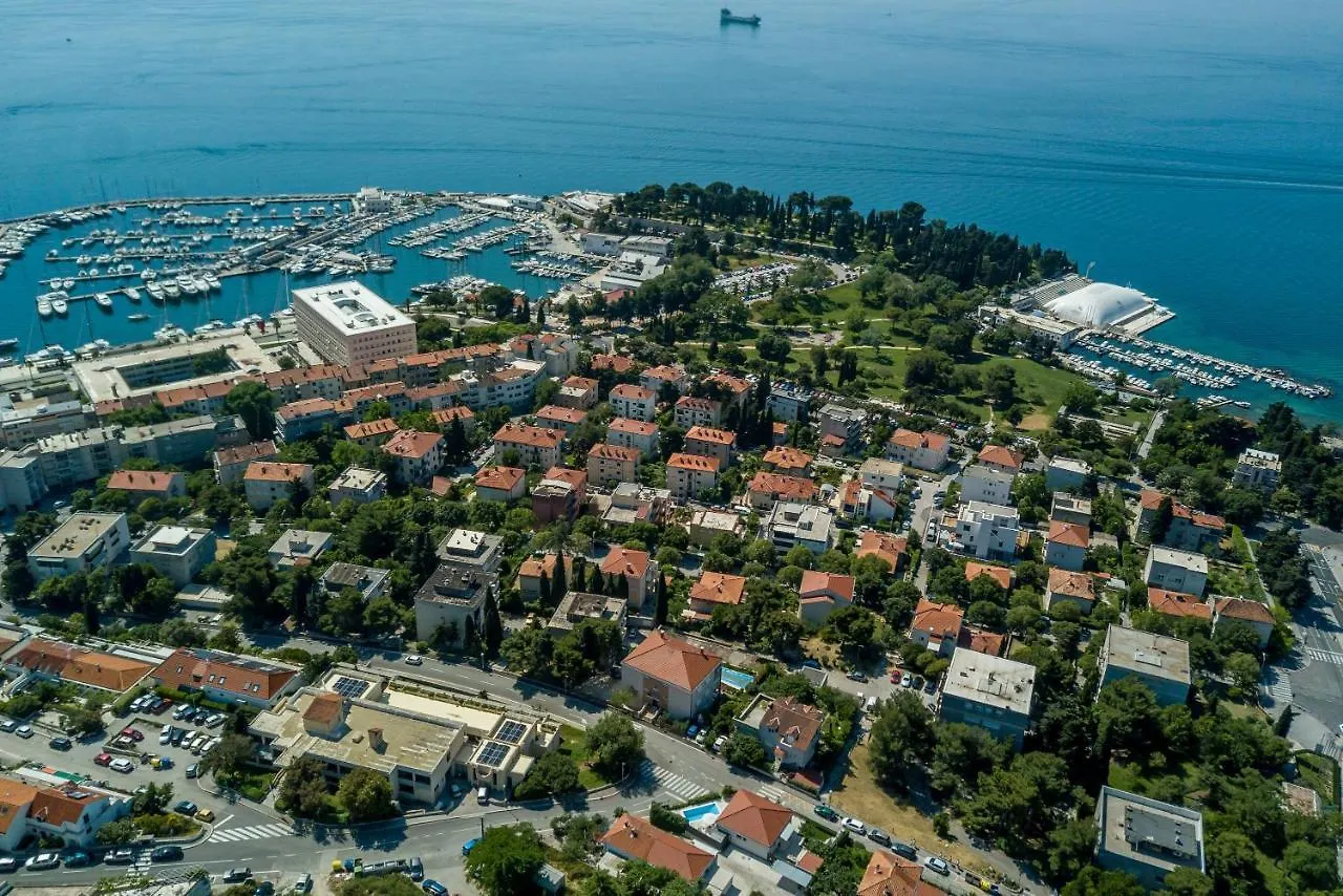 Villa Katess With Heated Pool Split