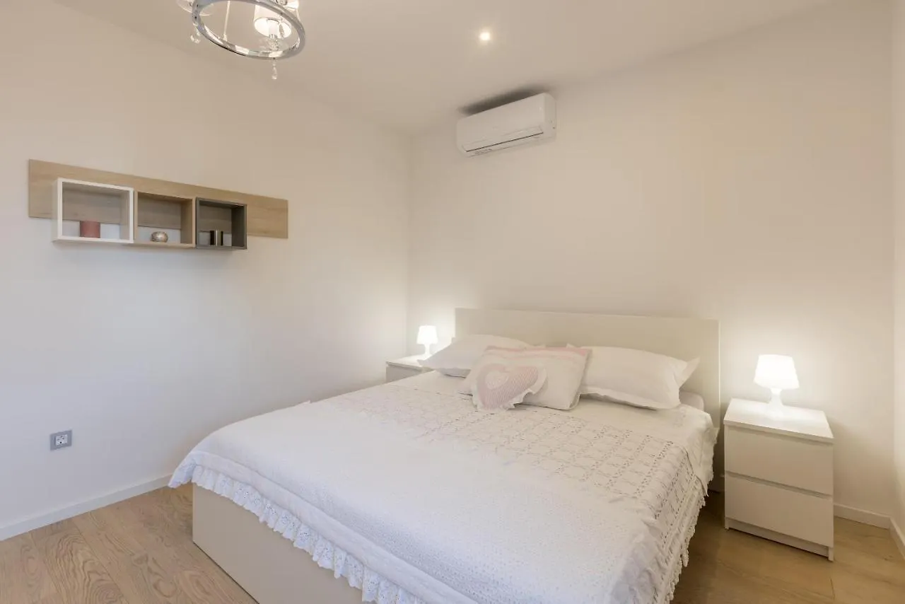 Villa Katess With Heated Pool Split