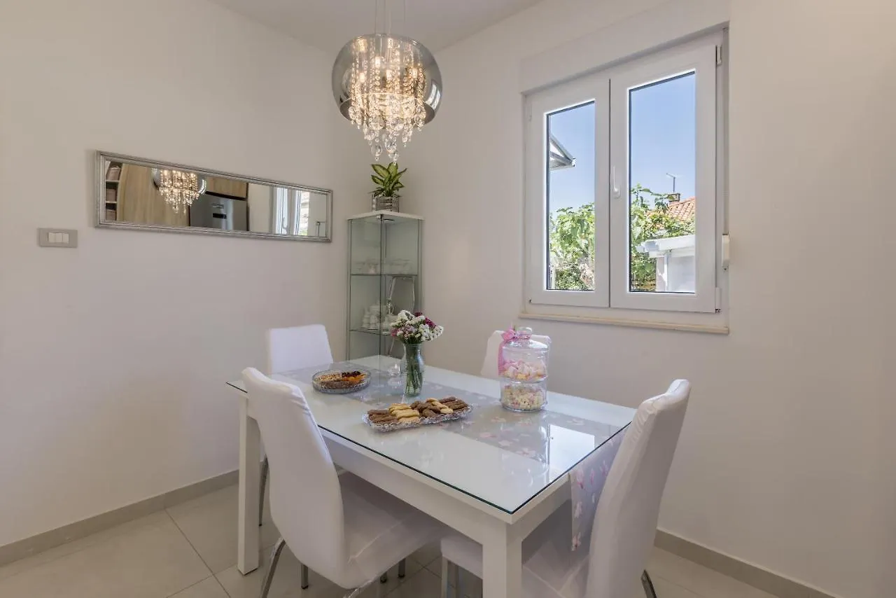 Villa Katess With Heated Pool Split