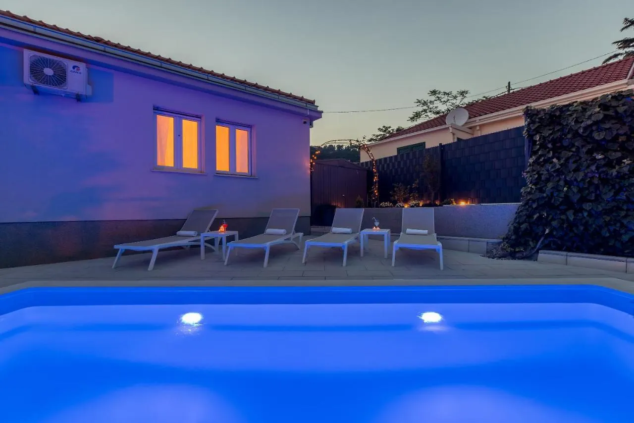 Villa Katess With Heated Pool Split