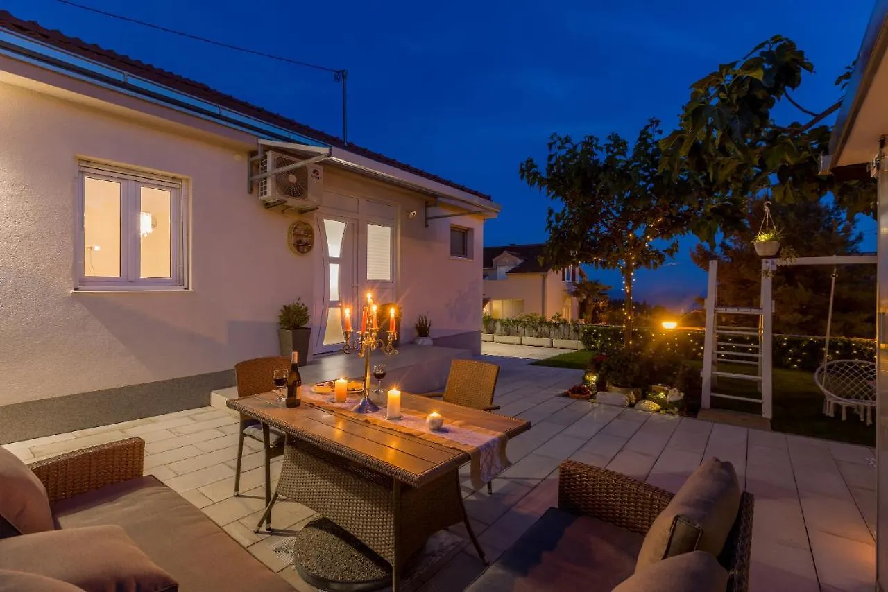 Villa Katess With Heated Pool Split