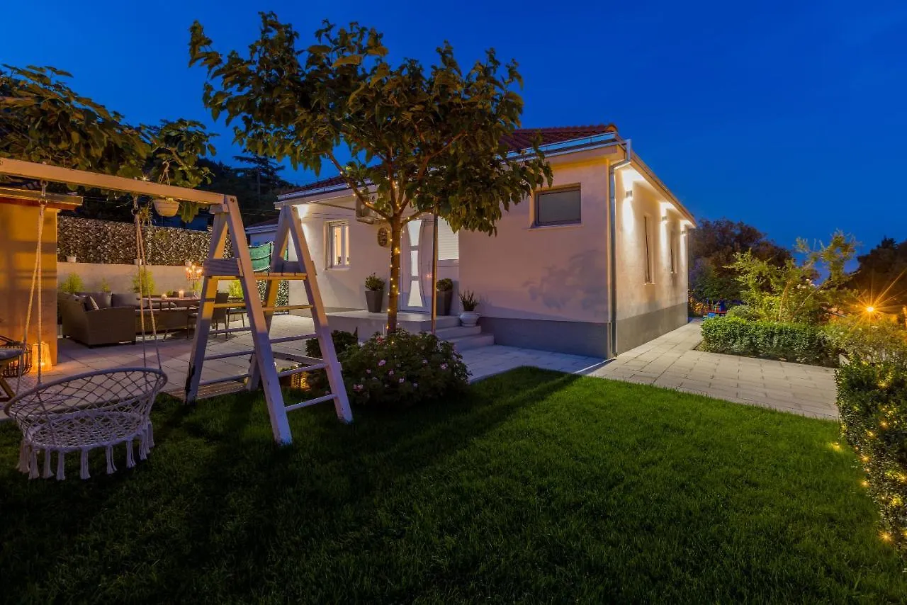 Villa Katess With Heated Pool Split