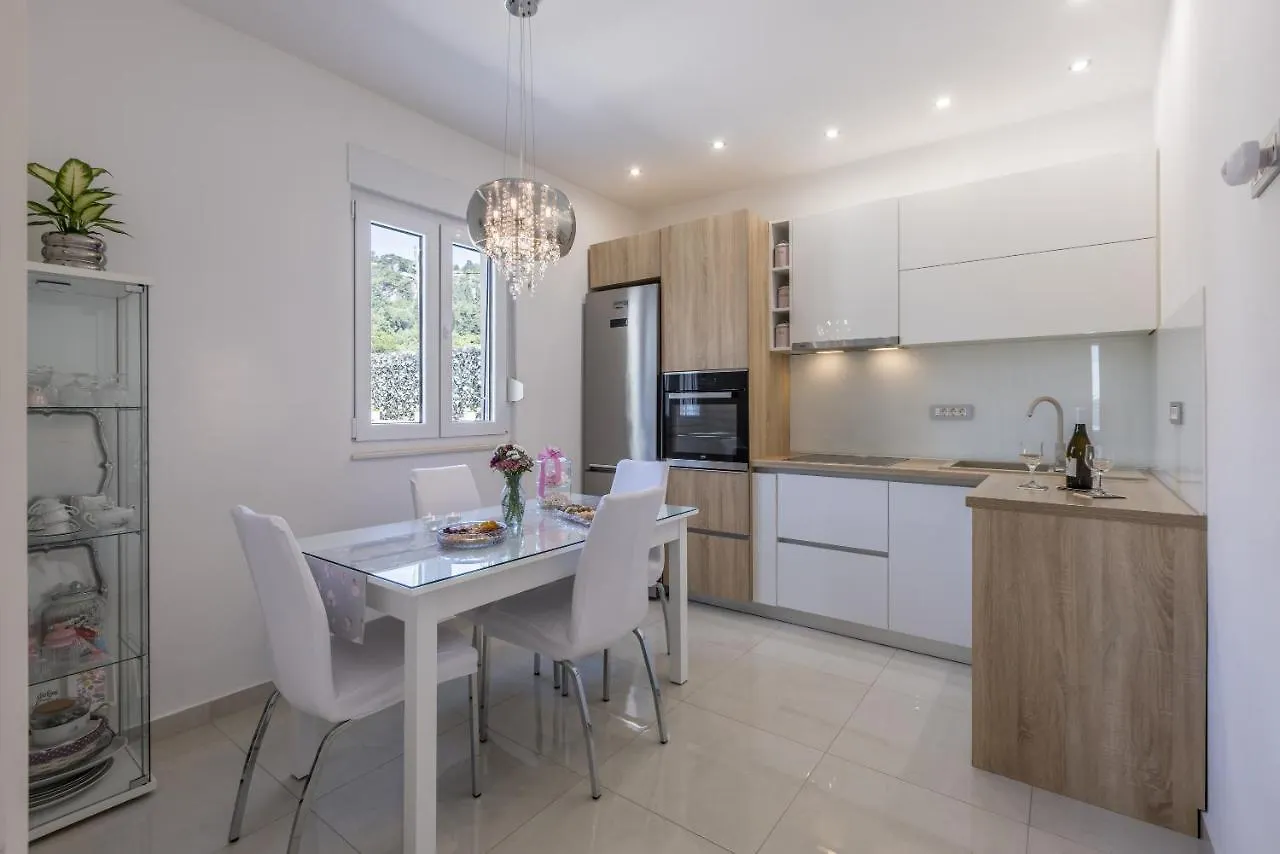 Villa Katess With Heated Pool Split