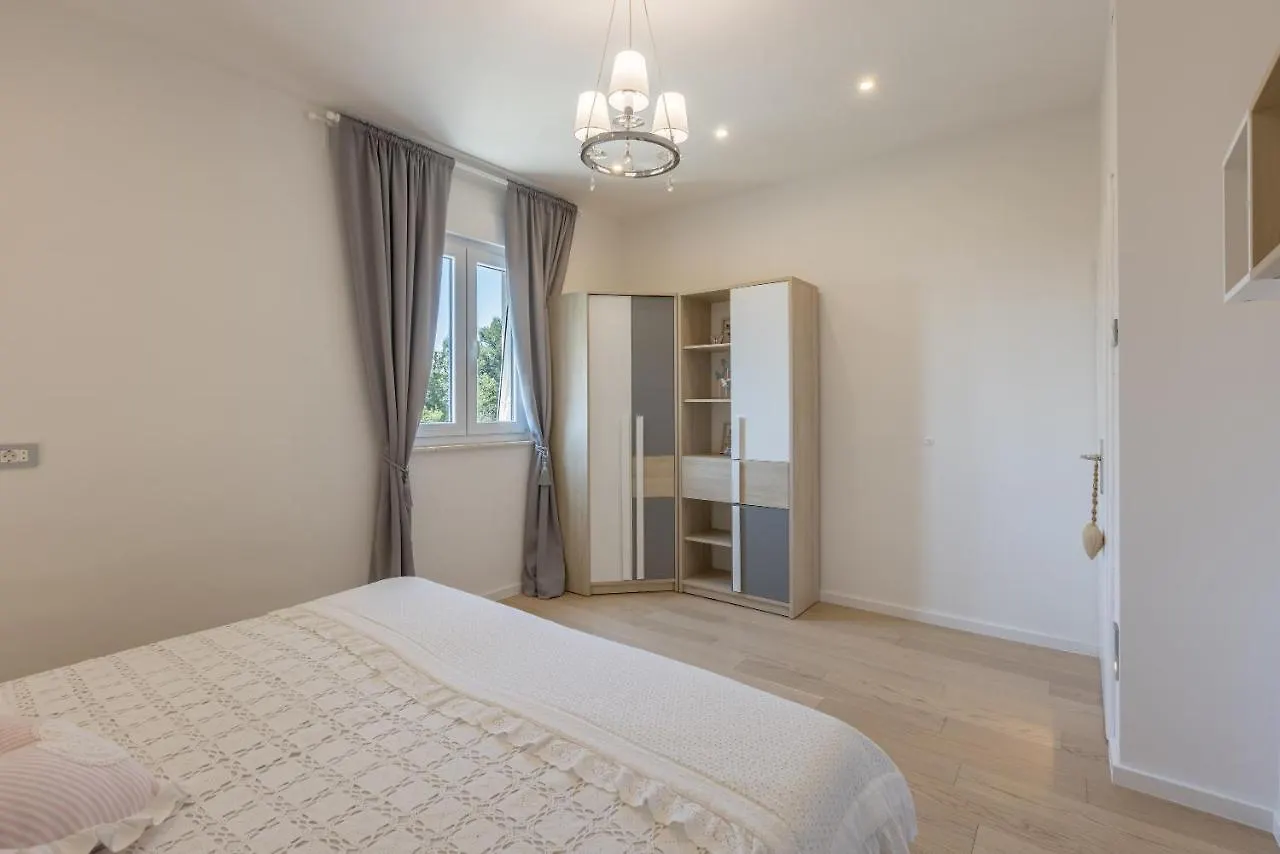Villa Katess With Heated Pool Split
