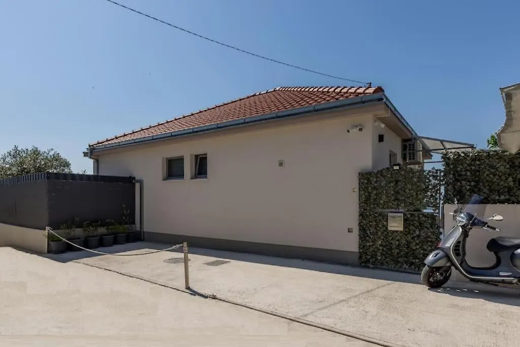 Villa Katess With Heated Pool Split