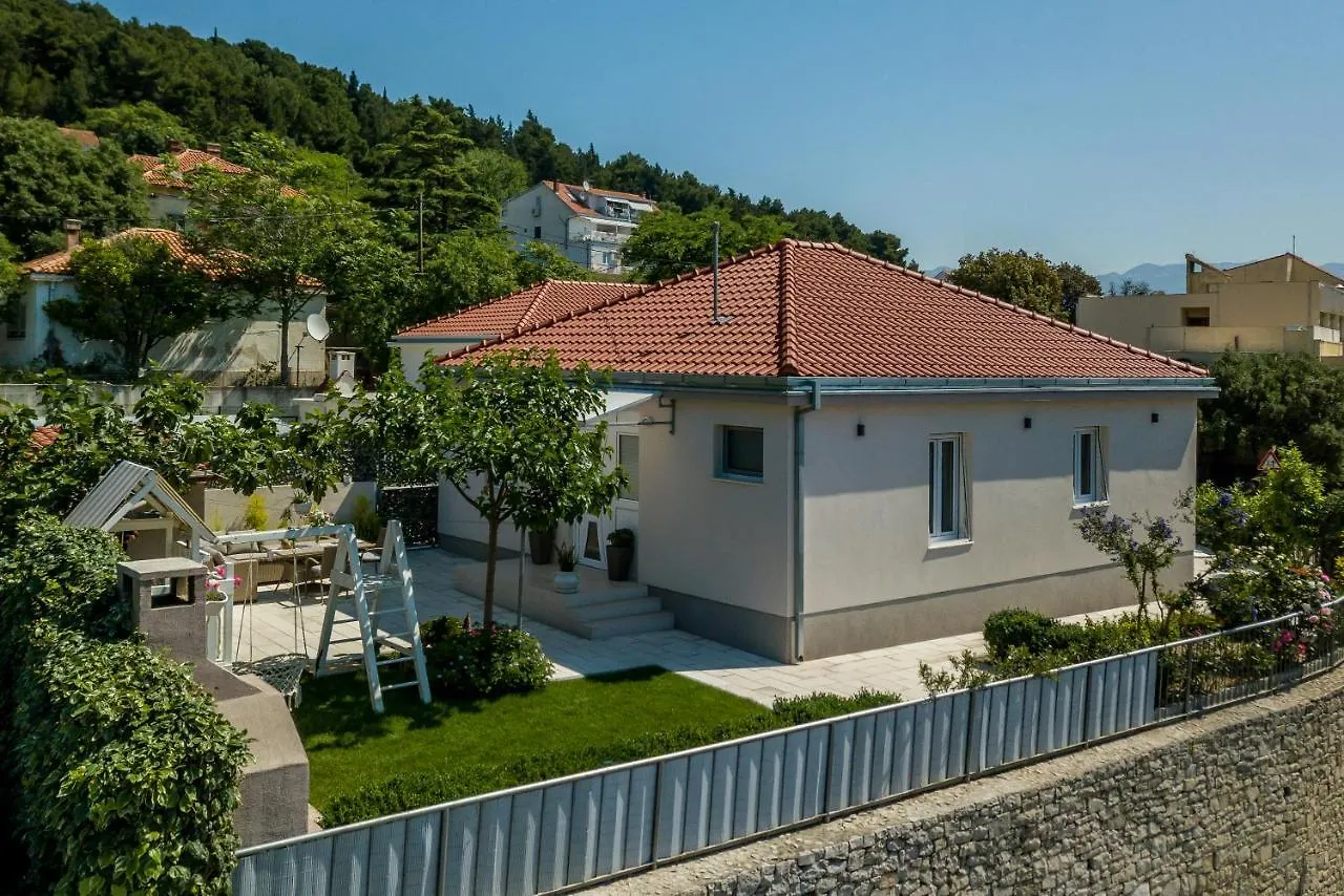 Villa Katess With Heated Pool 스플리트